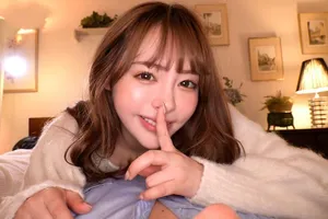 Buồn chán, cô nàng gạ em trai của bạn quan hệ và hứa không nói với ai